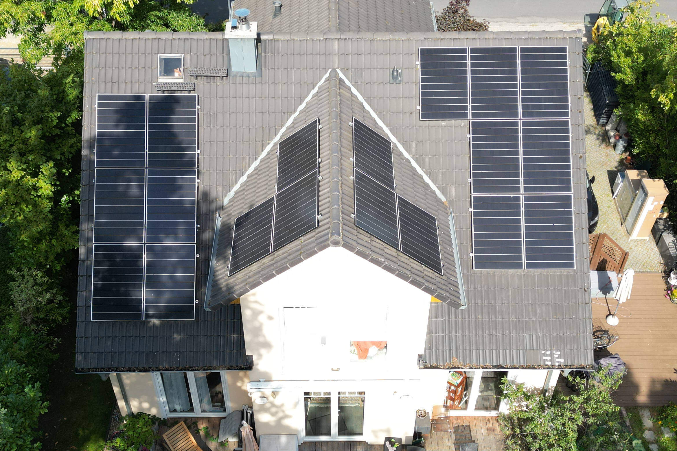 Einfamilienhaus mit PV-System, Batteriespeicher und Wärmepumpe